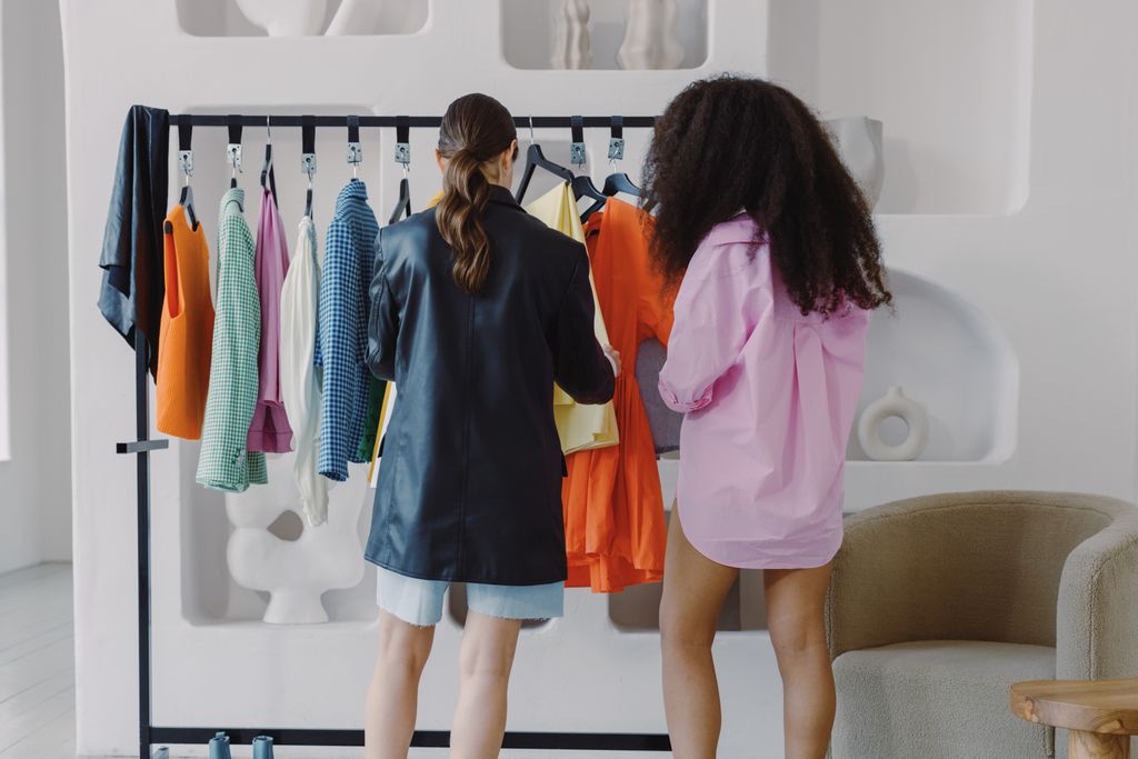 Letisztult lifestyle hangulat, tudatos öltözködés és minimalista életmód
